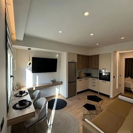 Venetian Gate- New, Elegant In Center *